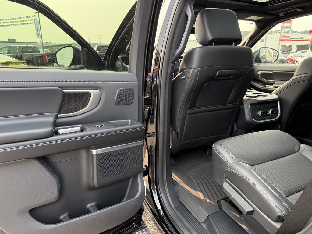 New 2025 Ford Expedition Platinum w/ Stealth Performance Package image 23