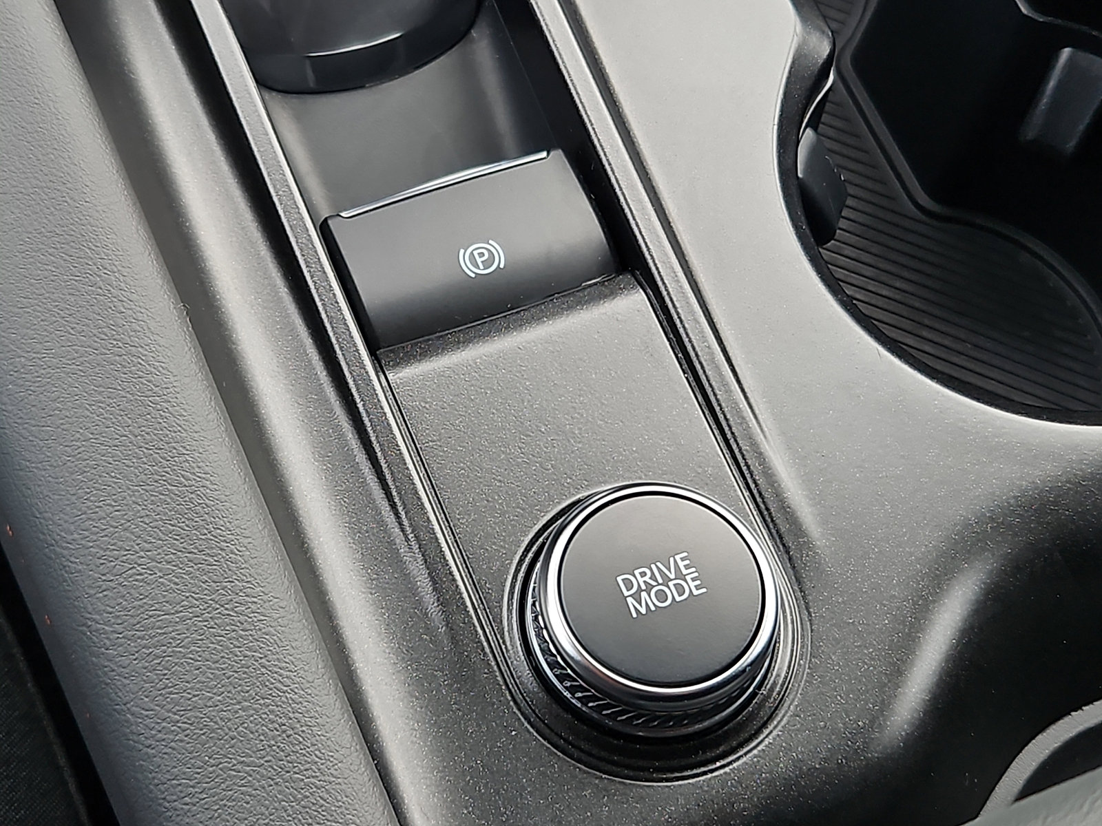 Used 2025 Ford Explorer Active image 25