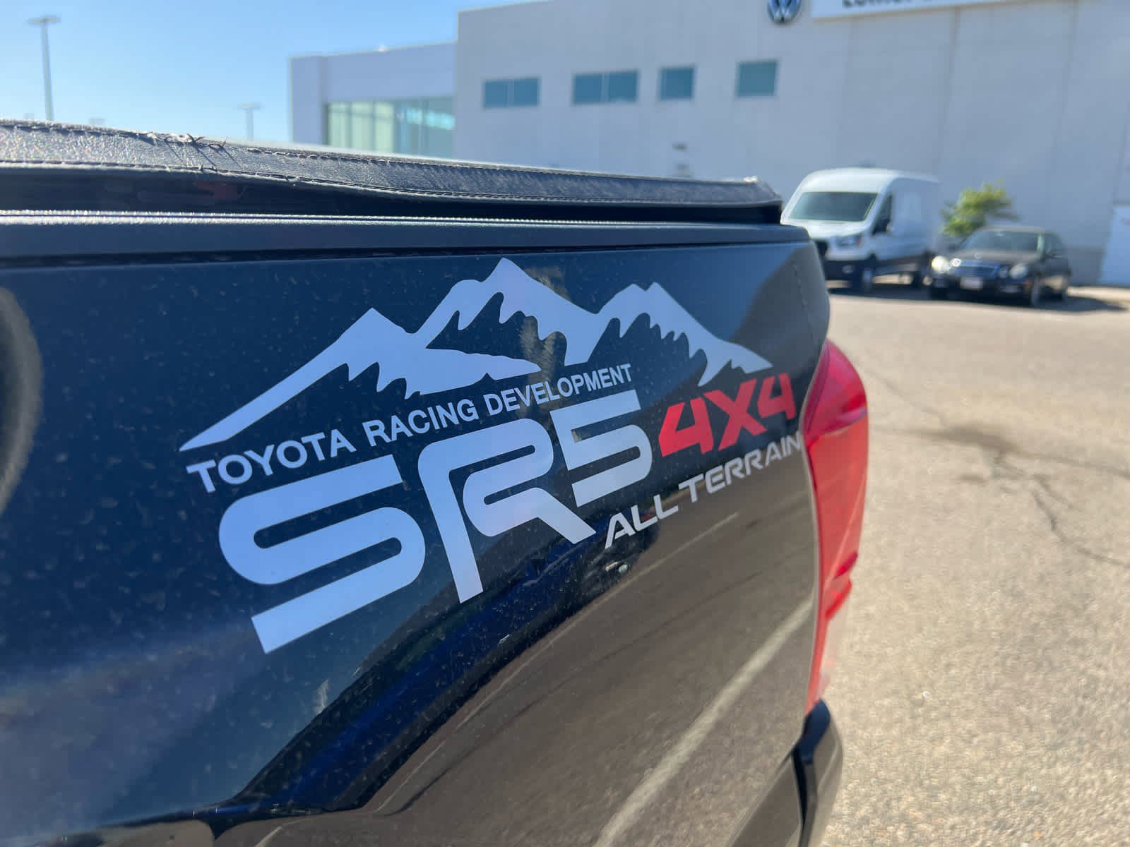 Used 2016 Toyota Tacoma SR5 AWD/4WD image 5