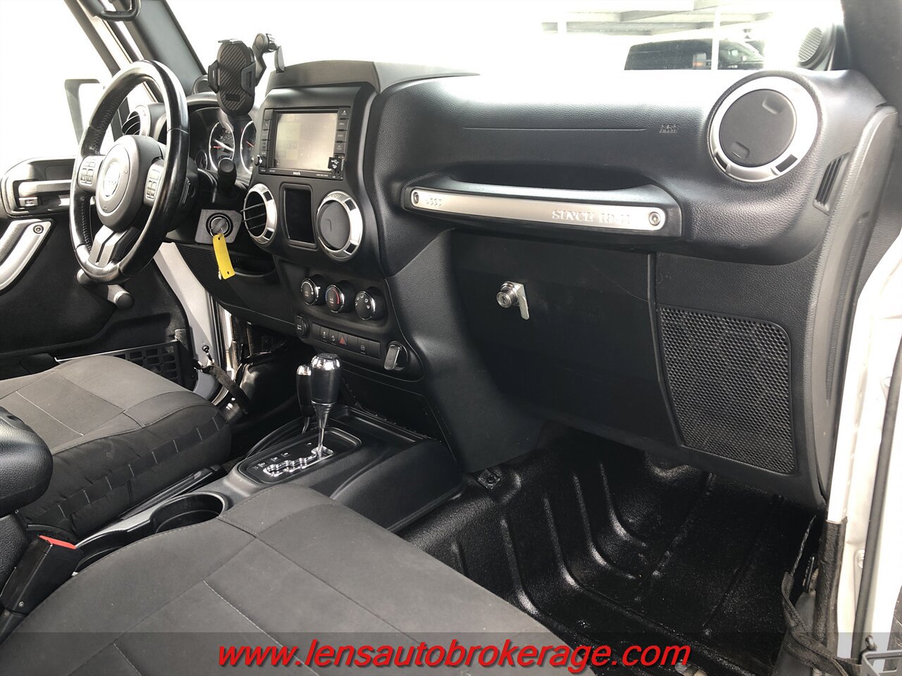 Used 2012 Jeep Wrangler Rubicon w/ Connectivity Group AWD/4WD image 16