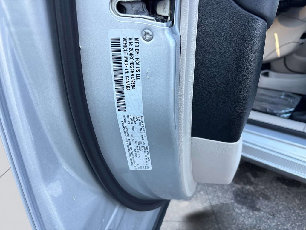 Used 2024 Chrysler Pacifica Touring-L image 33