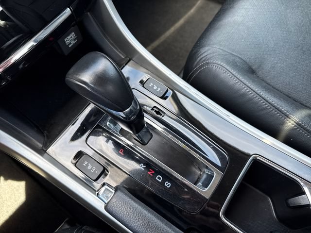 Used 2017 Honda Accord Touring image 28
