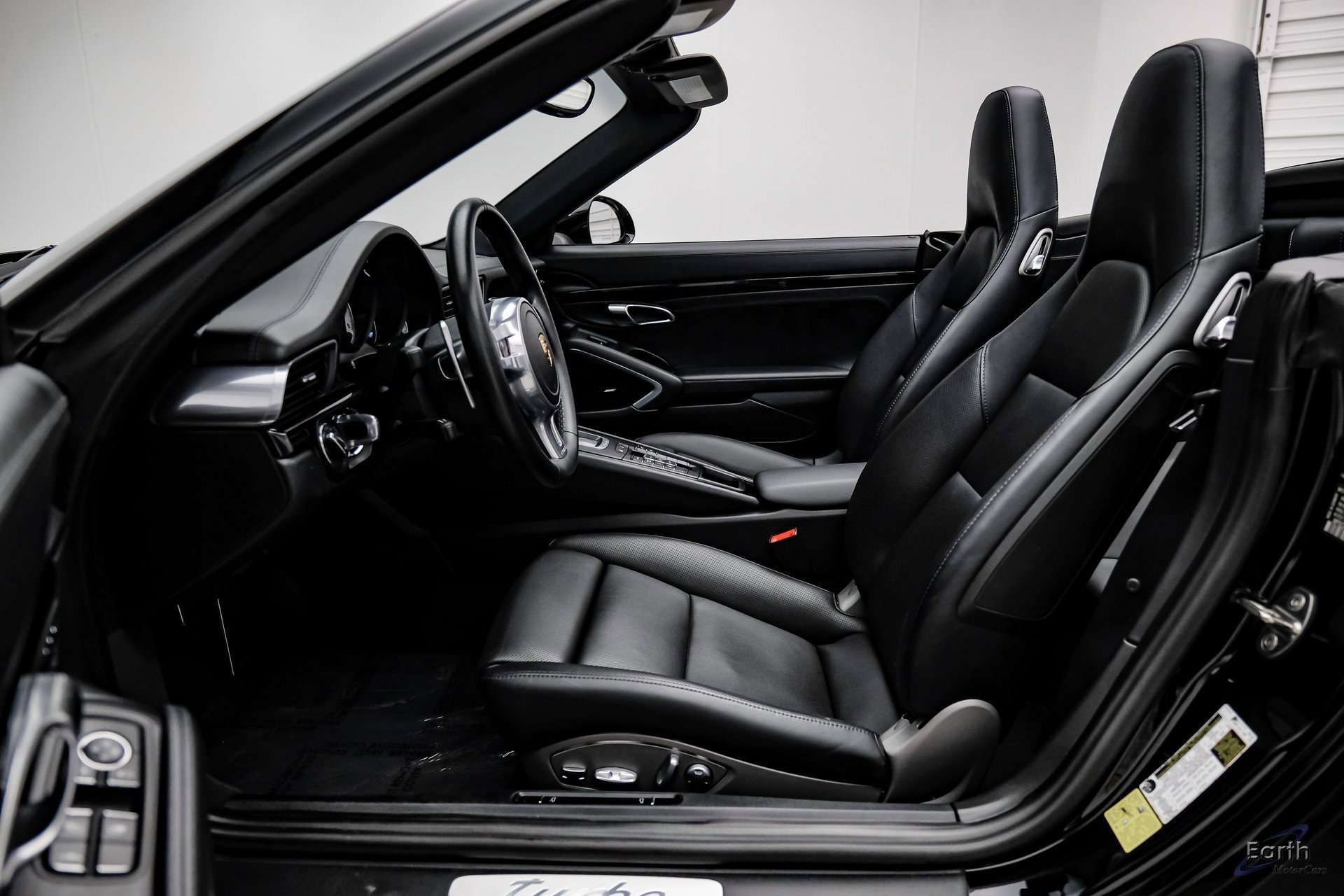 Used 2015 Porsche 911 Turbo image 43