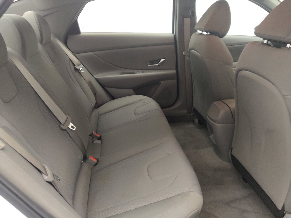 Used 2025 Hyundai Elantra SE FWD image 19