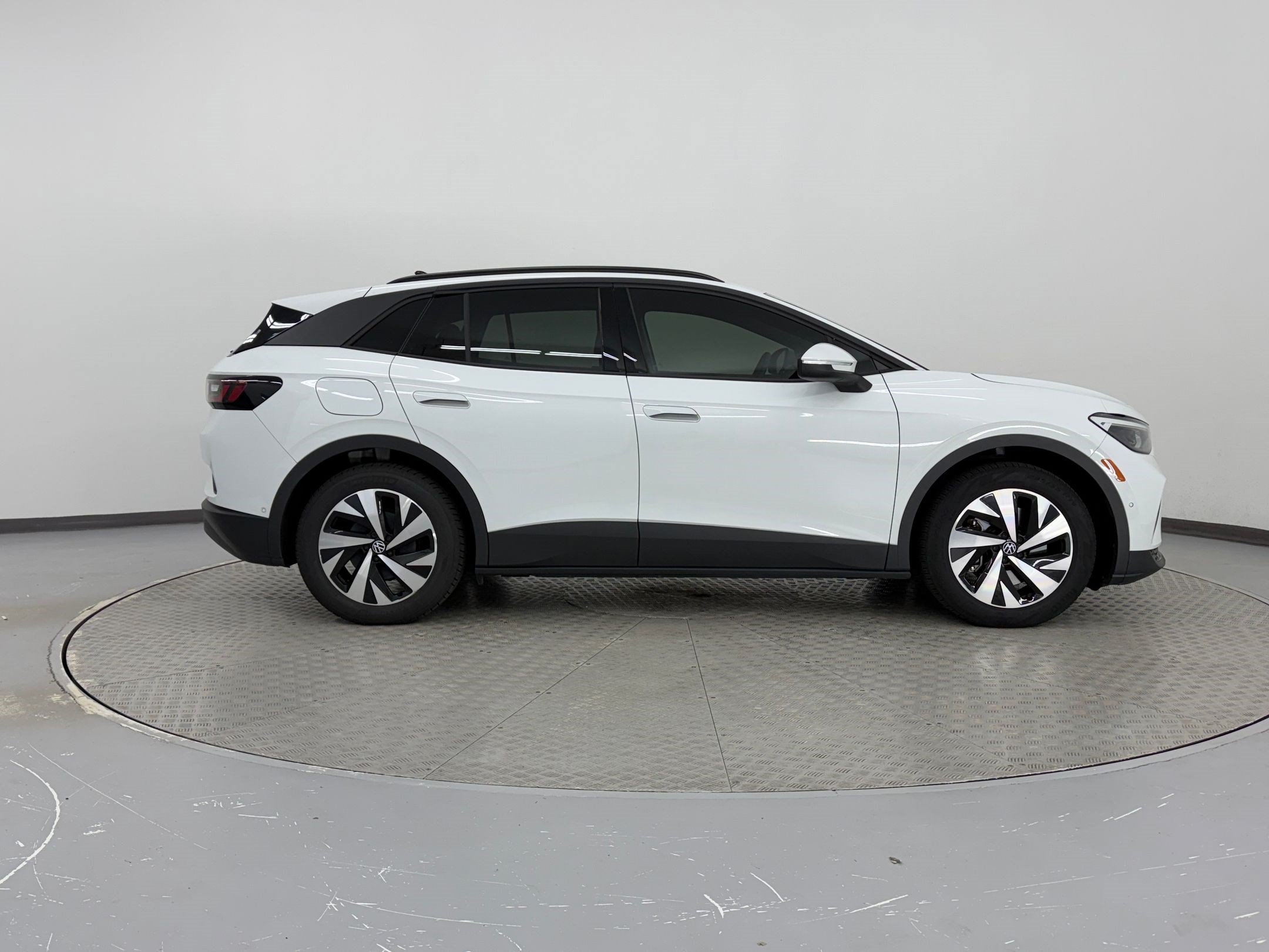 Used 2024 Volkswagen ID.4 2WD image 8