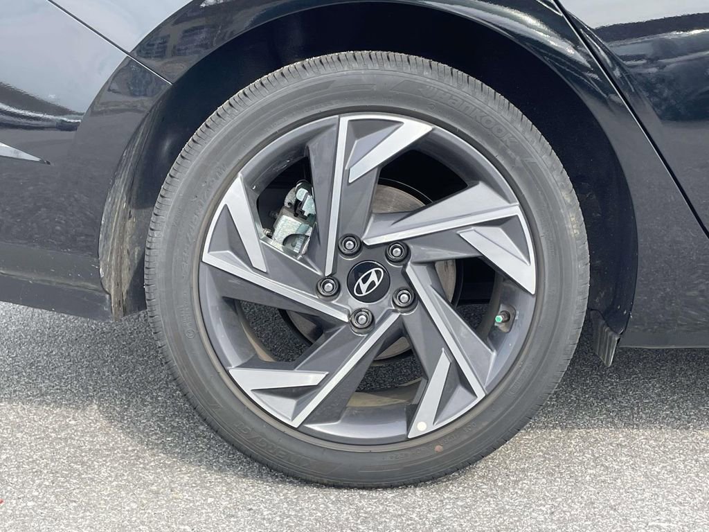 Certified 2025 Hyundai Elantra SEL image 31