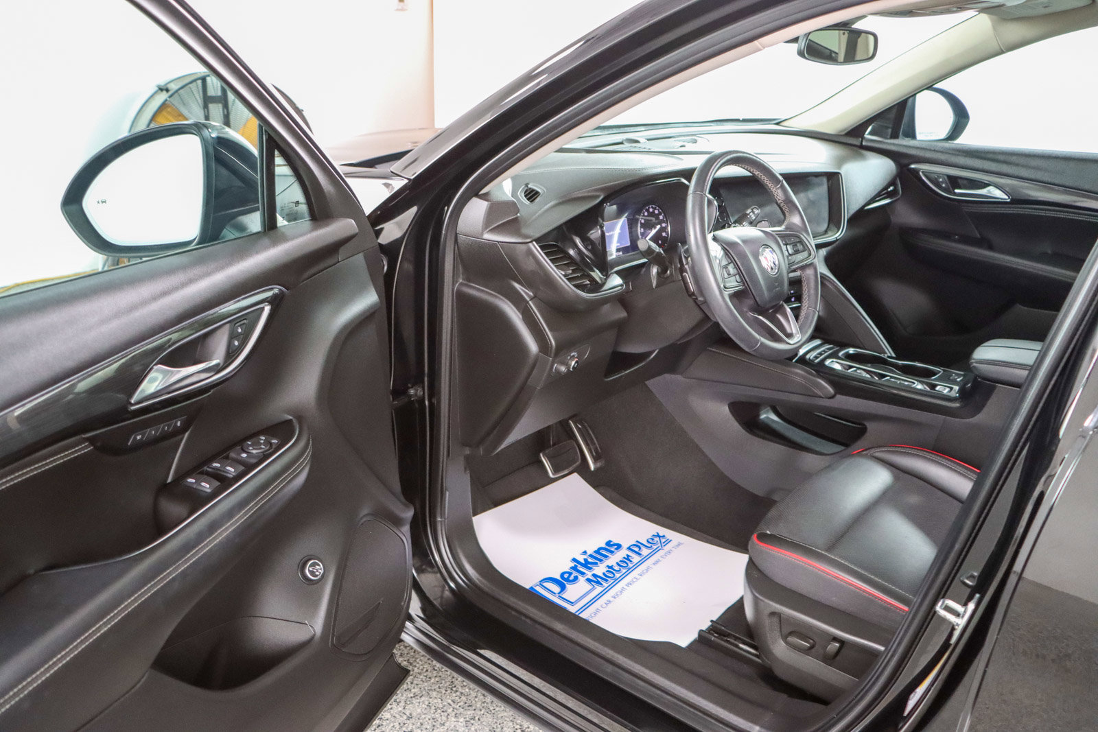 Used 2023 Buick Envision Essence w/ Sport Touring Package AWD/4WD image 3