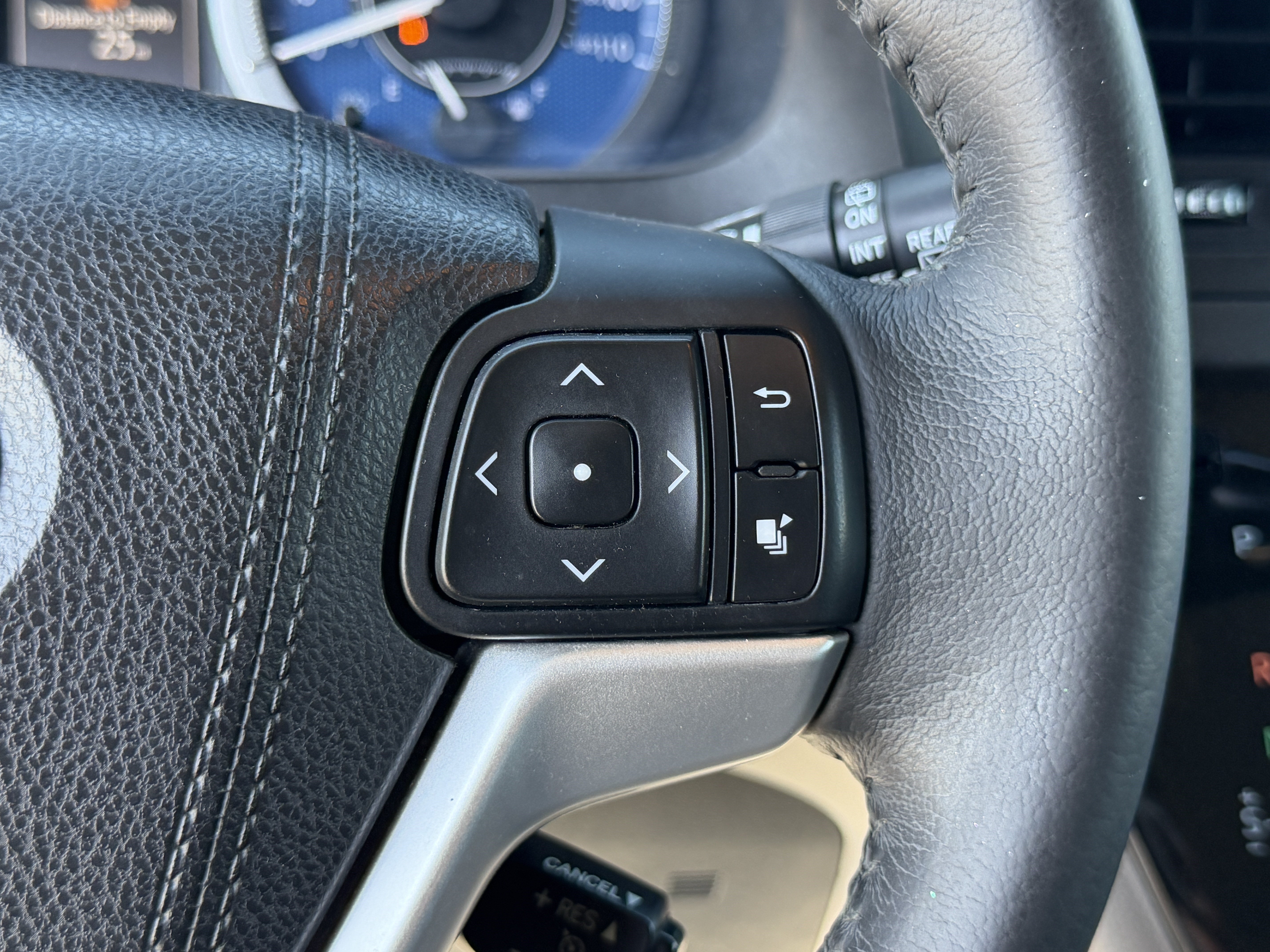 Used 2017 Toyota Sienna XLE w/ XLE Navigation Package FWD image 21