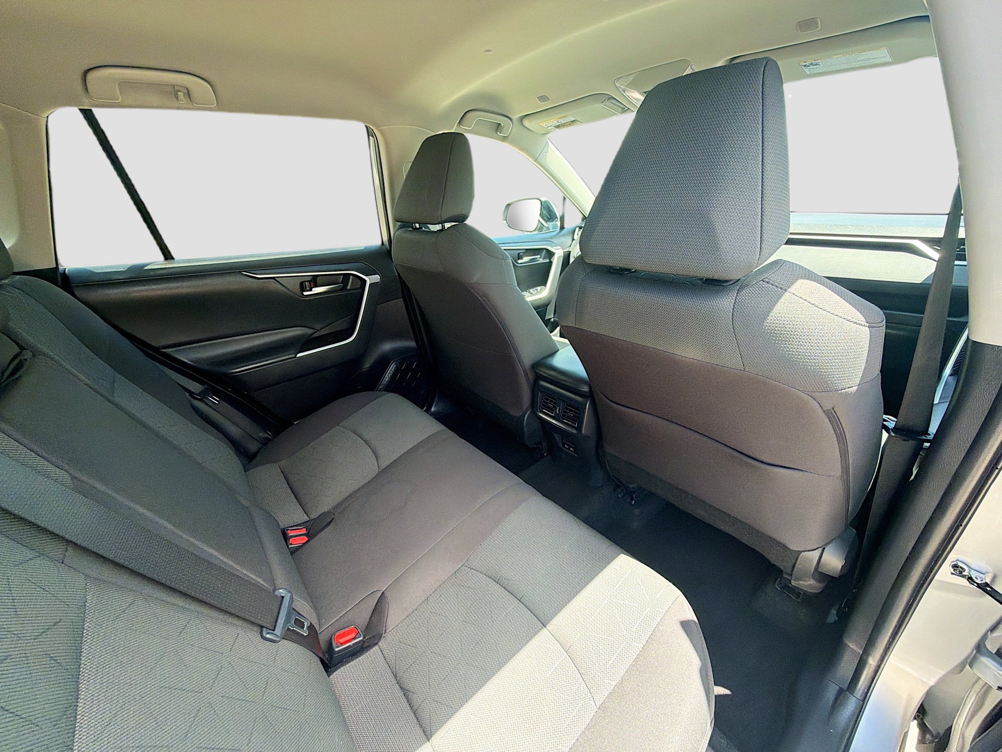 Used 2024 Toyota RAV4 XLE FWD image 27