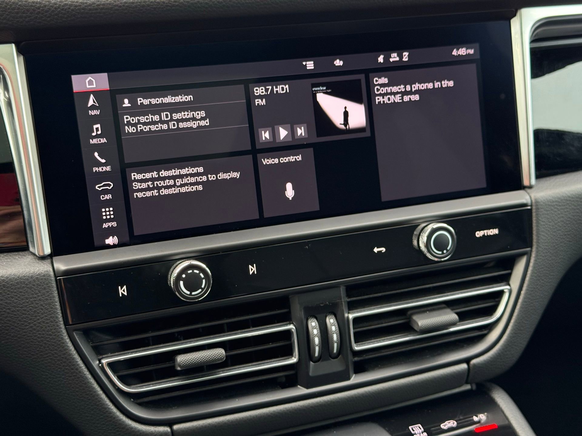 Certified 2024 Porsche Macan S image 19