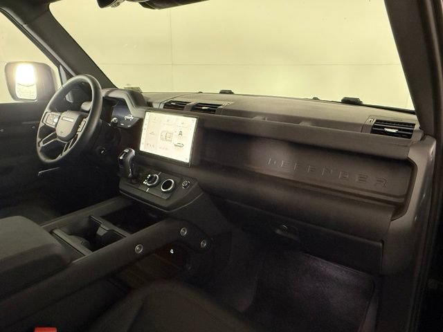 Used 2025 Land Rover Defender 130 X-Dynamic SE AWD/4WD image 14