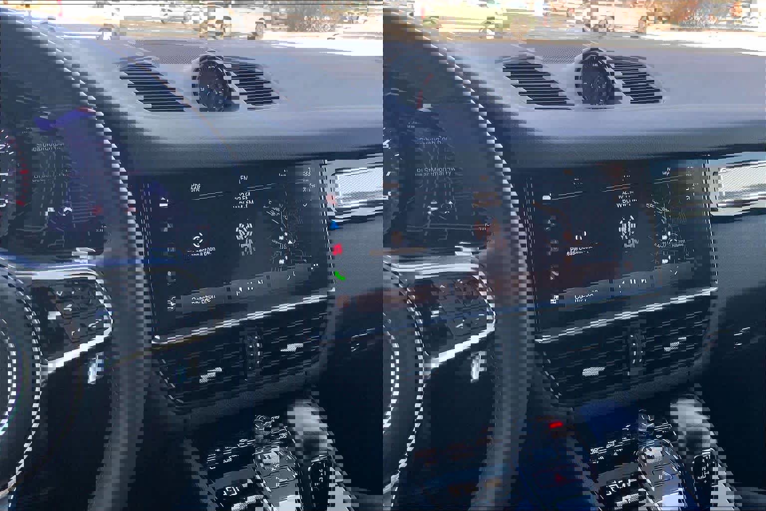 Certified 2022 Porsche Cayenne Platinum Edition image 12