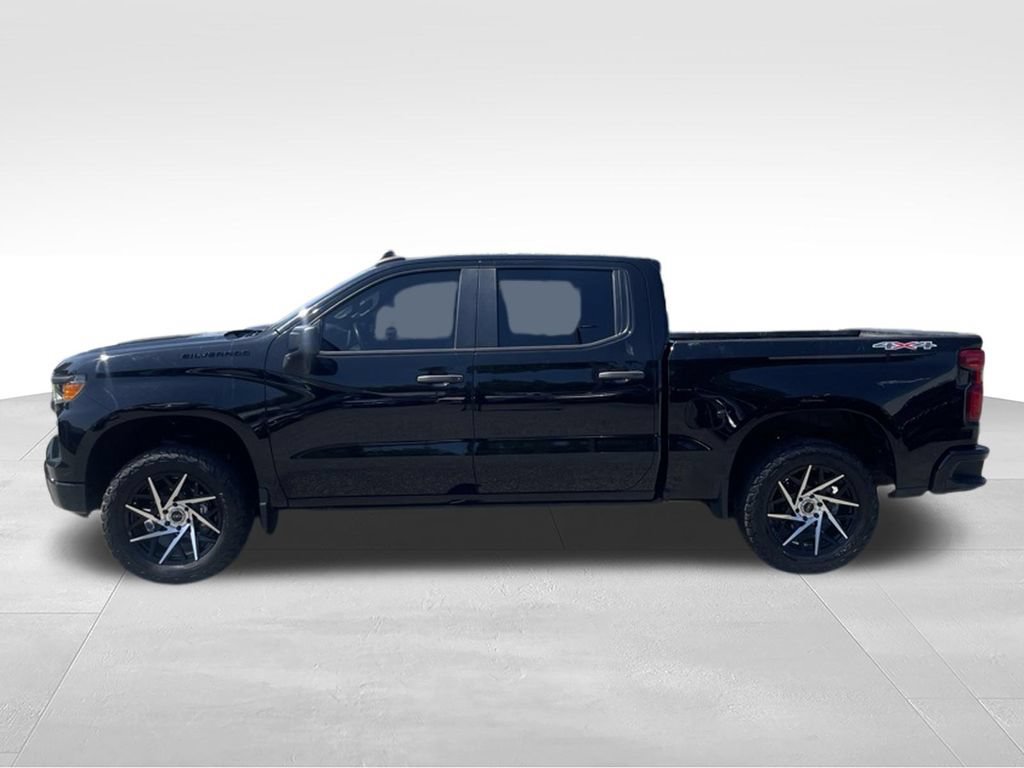 Used 2023 Chevrolet Silverado 1500 Custom AWD/4WD image 2