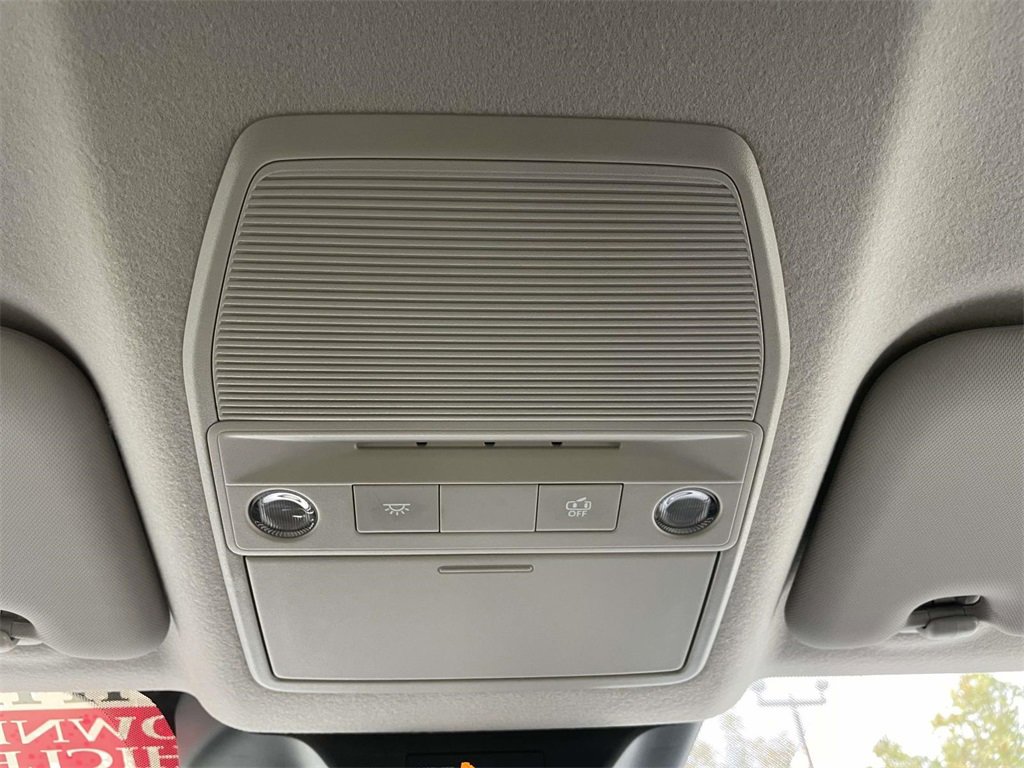 Certified 2025 Nissan Kicks SR w/ Illumination Package image 32