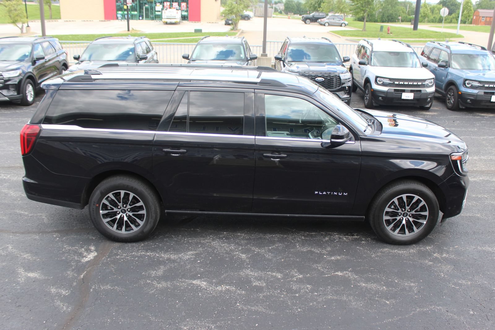 Used 2025 Ford Expedition Max Platinum AWD/4WD image 8