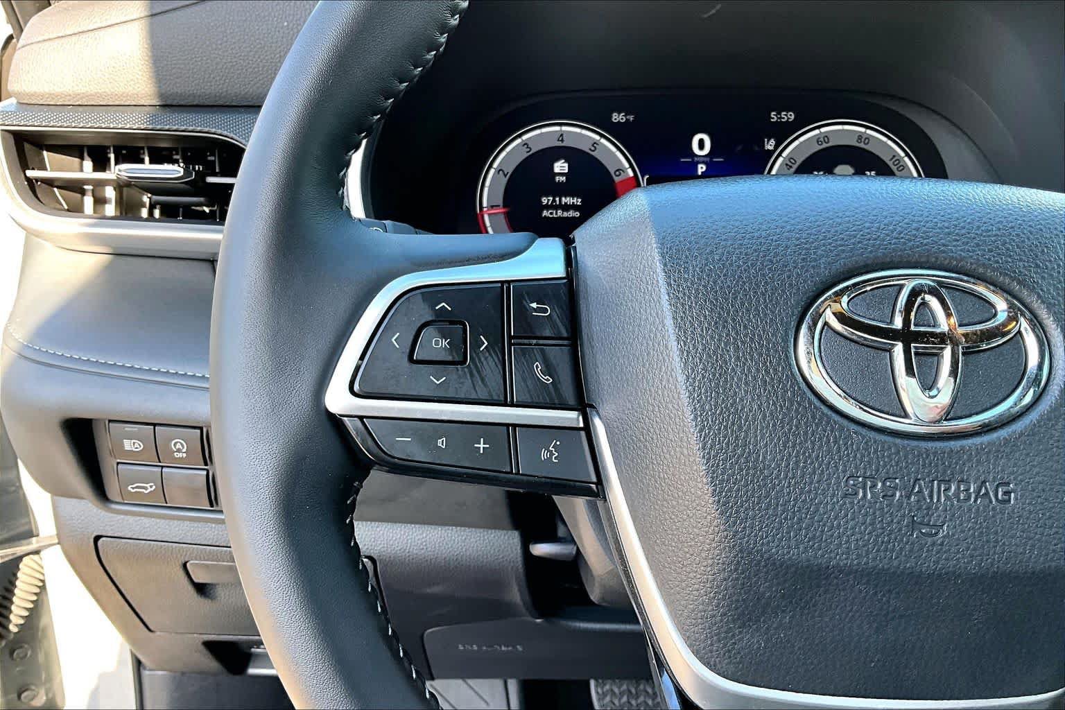 Used 2025 Toyota Highlander XSE AWD/4WD image 24