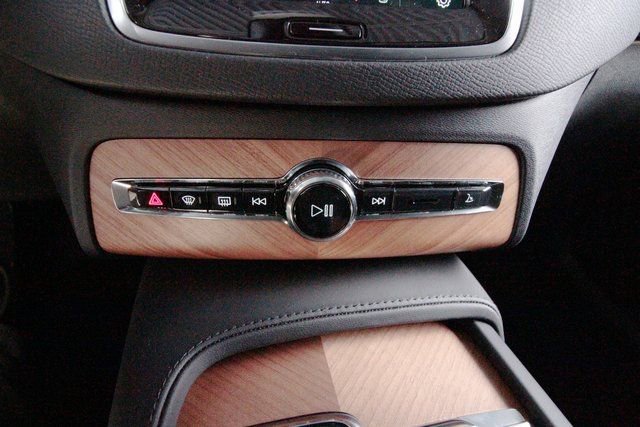 Certified 2025 Volvo XC90 B6 Plus w/ Protection Package Premier image 14
