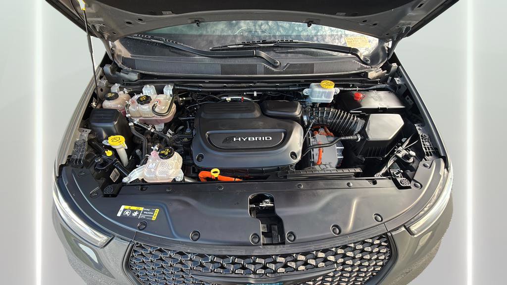 Used 2021 Chrysler Pacifica Touring w/ Uconnect Theater Family Group FWD image 27