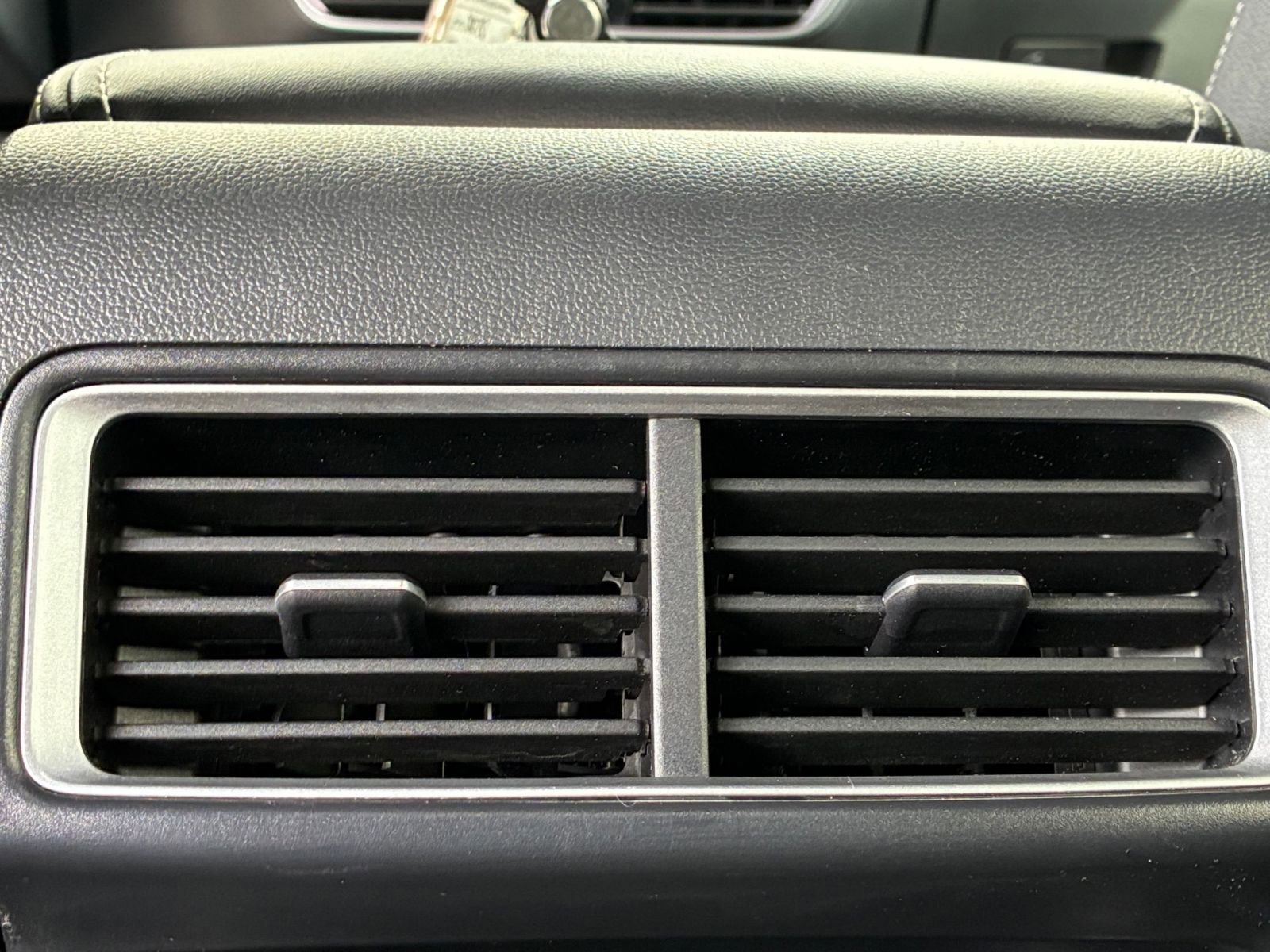 Used 2025 Volkswagen Atlas Cross Sport SE image 24