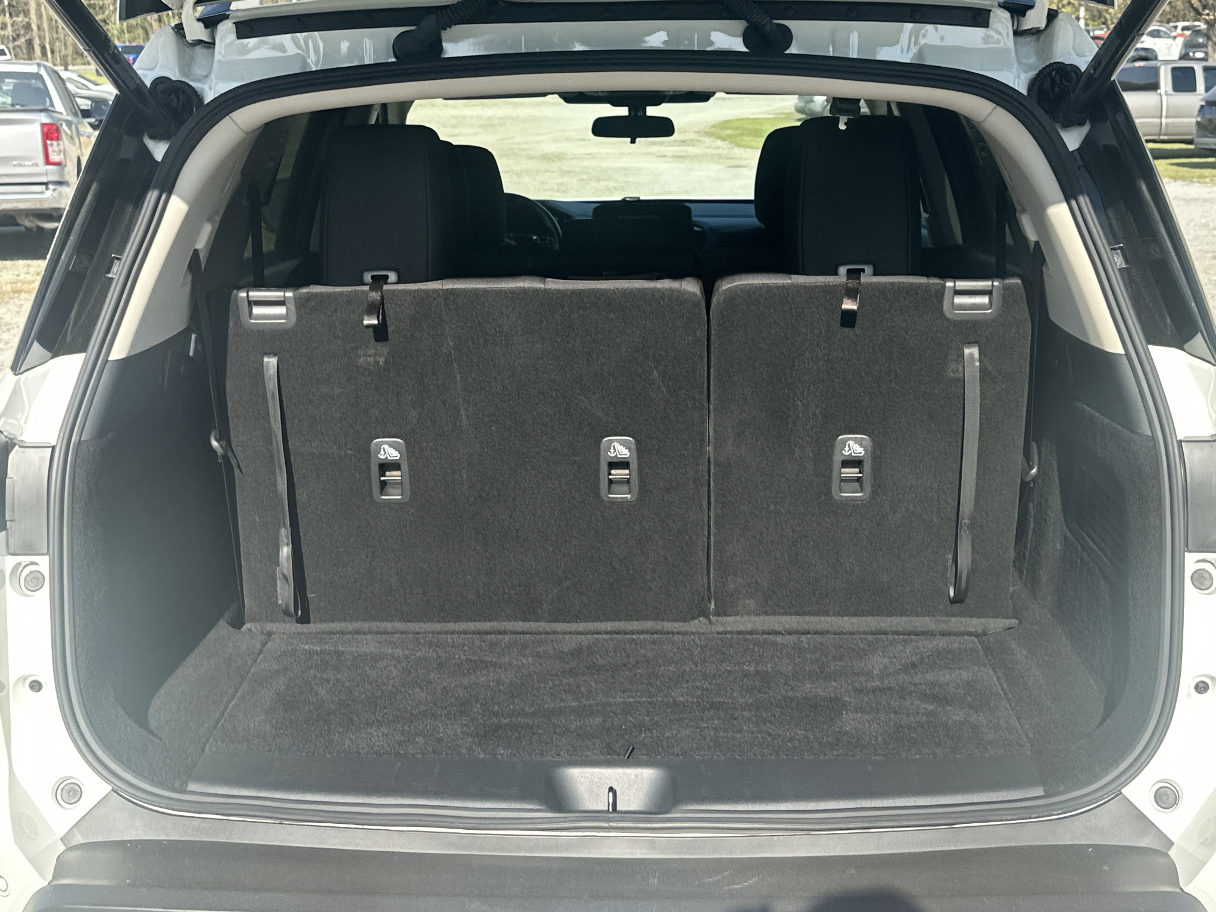 Used 2025 Nissan Pathfinder SV image 18