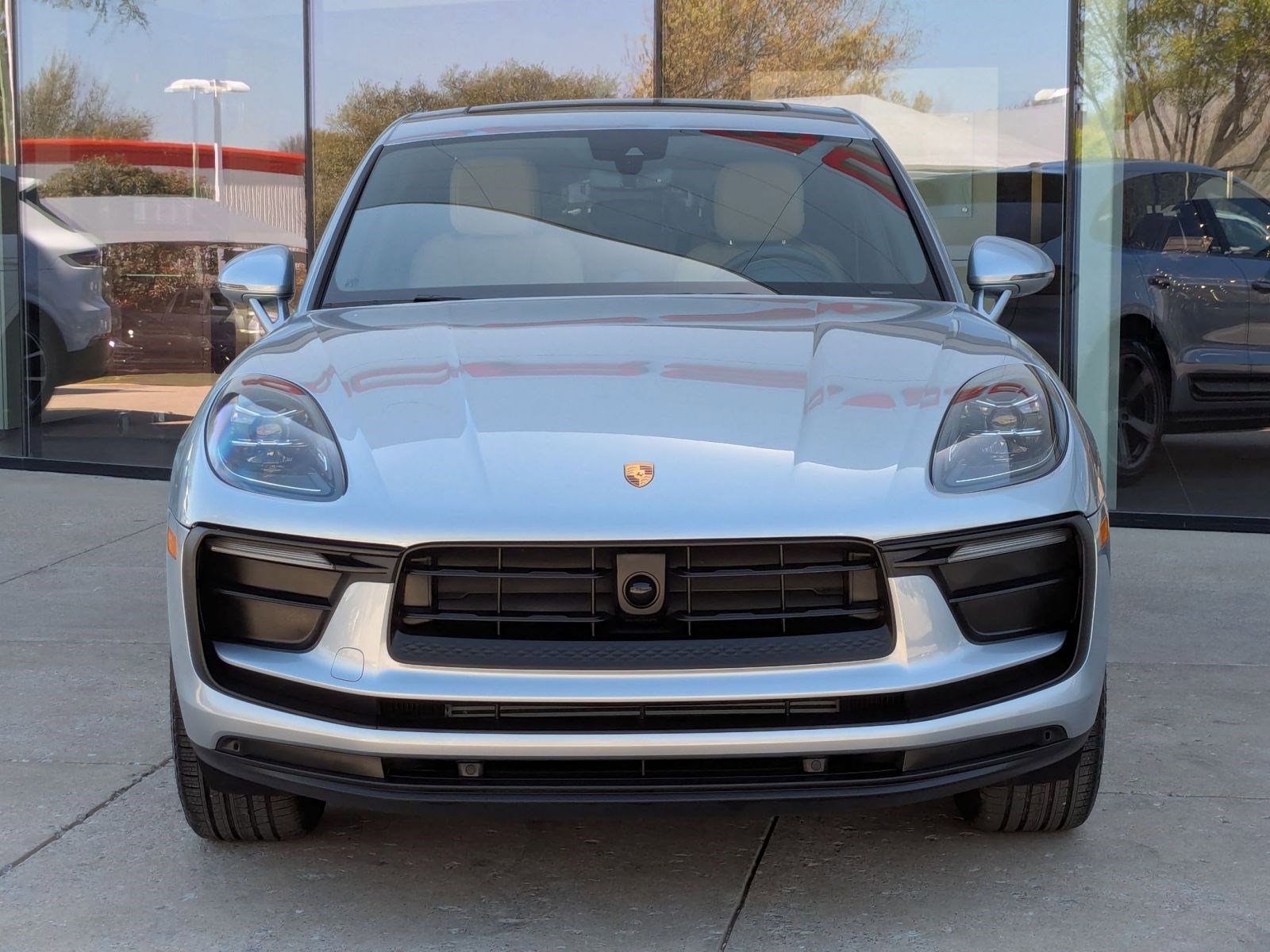 Certified 2025 Porsche Macan image 6