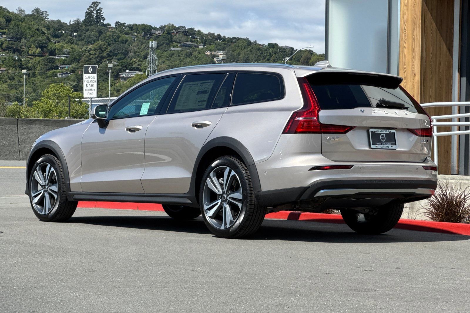 New 2026 Volvo V60 B5 Cross Country Plus w/ Climate Package AWD/4WD image 6