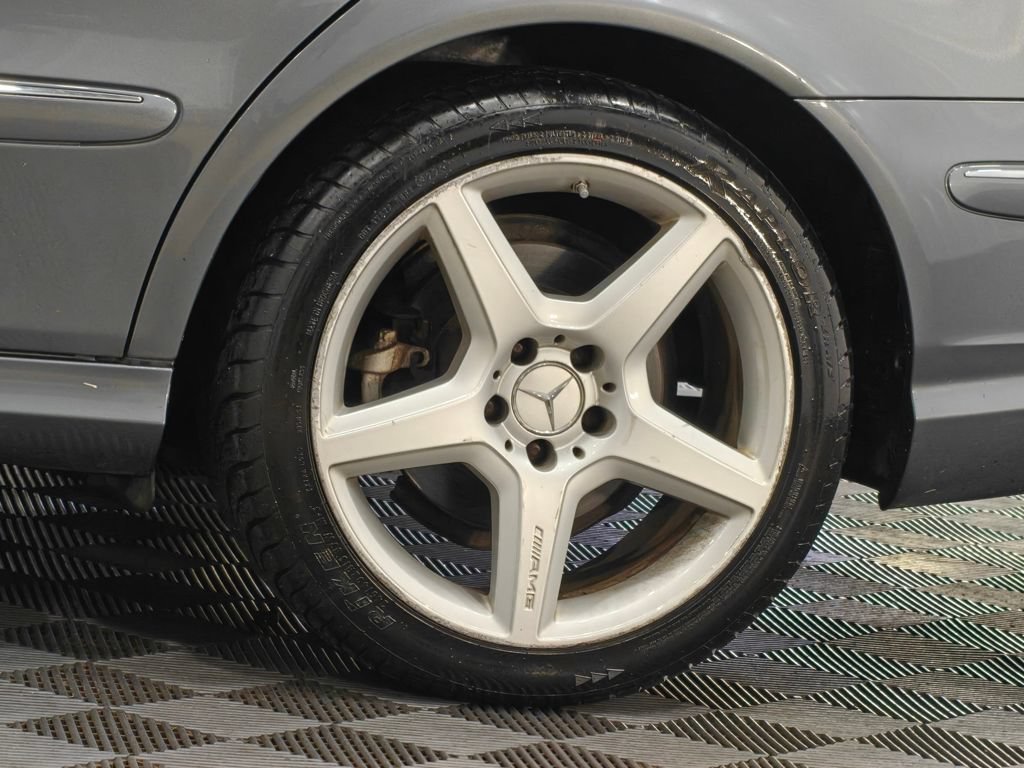 Used 2009 Mercedes-Benz E 350 4MATIC Sedan image 43