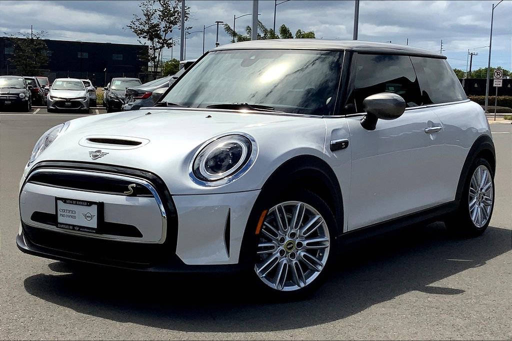Certified 2024 MINI Cooper SE image 3