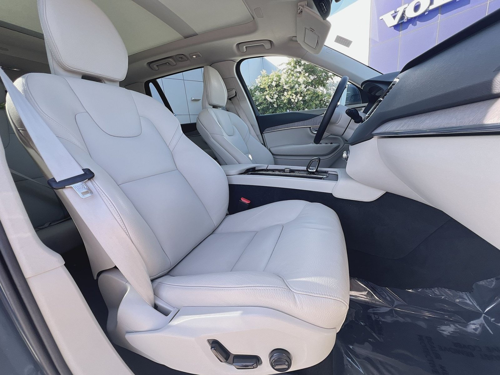 Certified 2024 Volvo XC90 B6 Plus w/ Protection Package Premier AWD/4WD image 28