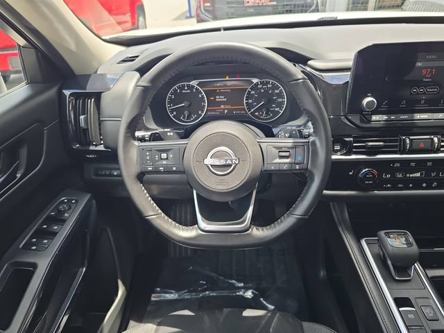 Used 2025 Nissan Pathfinder SV FWD image 12