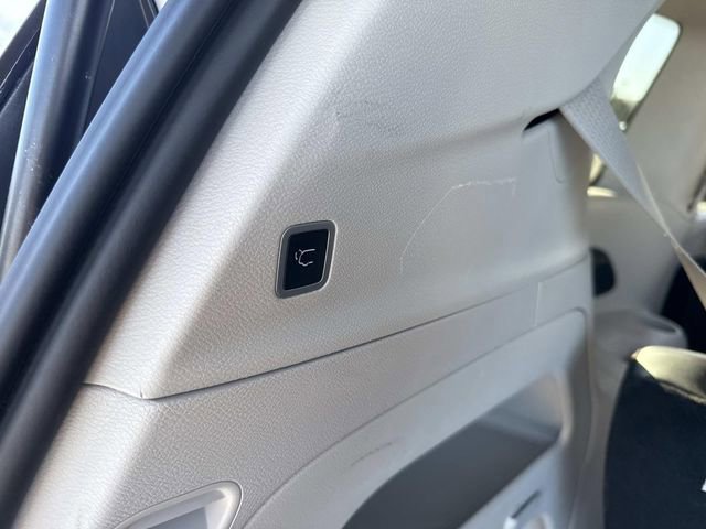 Used 2024 Chrysler Pacifica Touring-L image 7