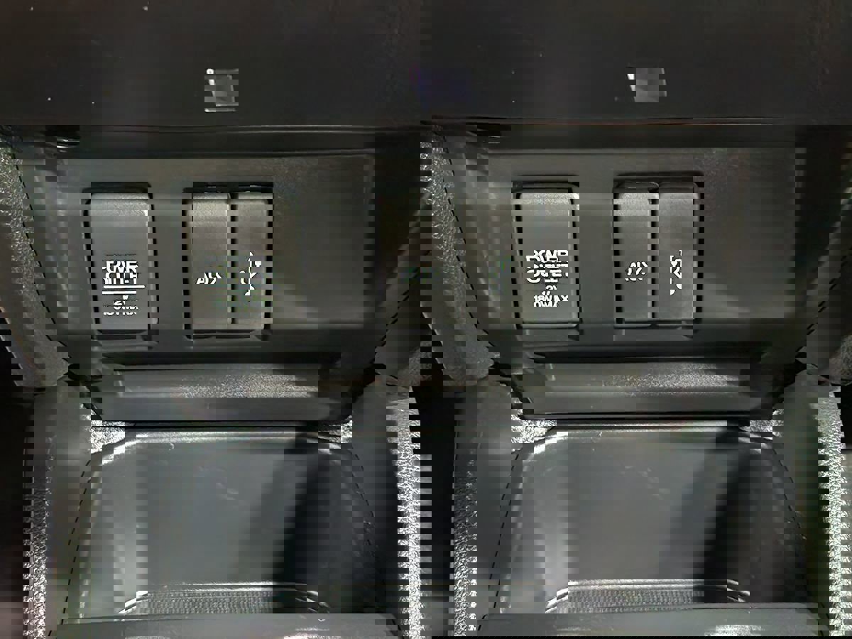 Used 2015 Honda Fit LX image 38