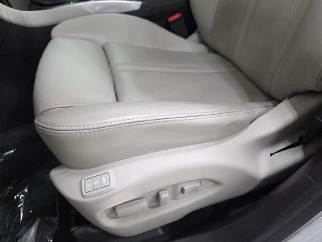 Used 2015 Cadillac SRX Luxury w/ Driver Awareness Package AWD/4WD image 28