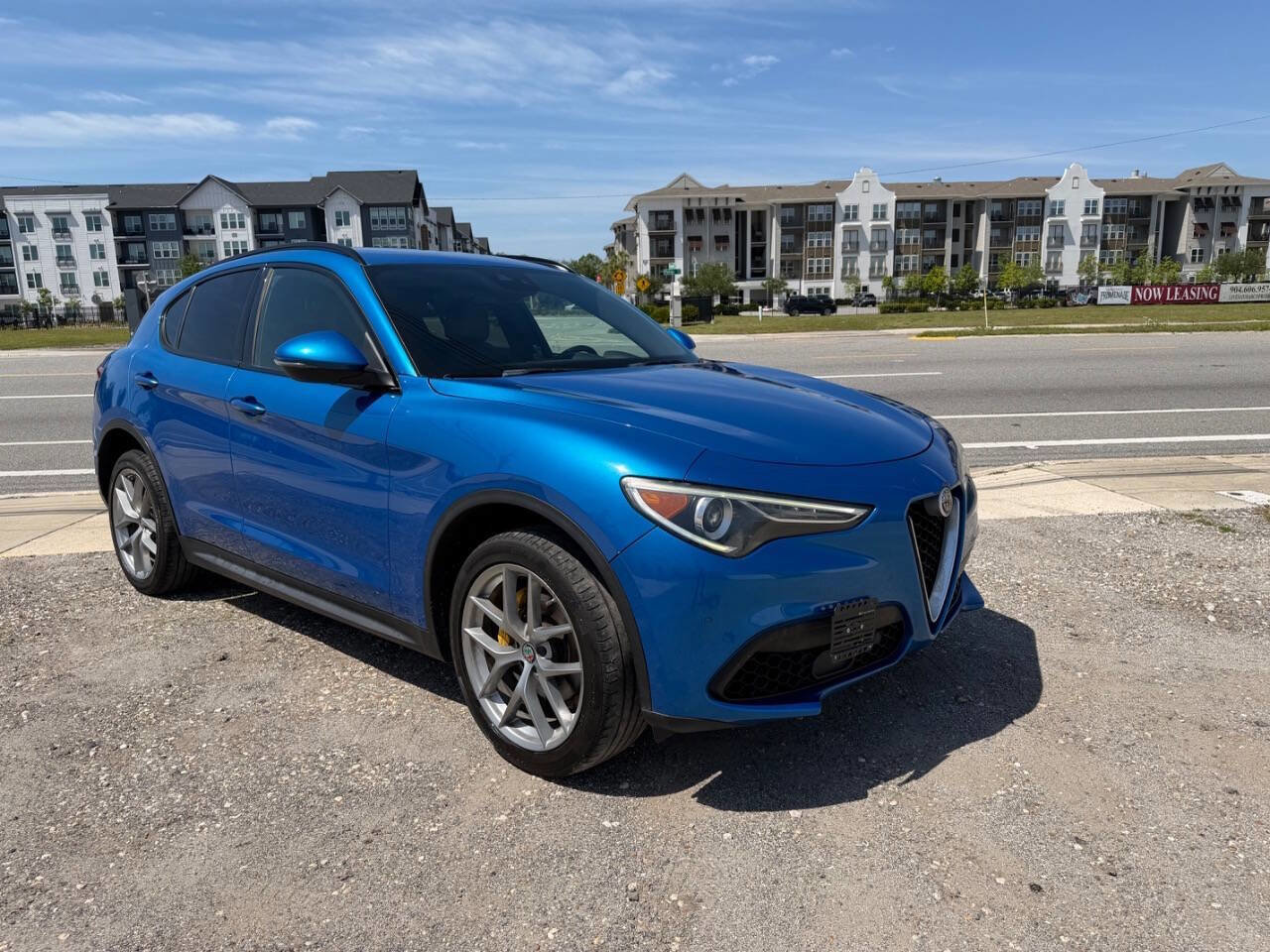 Used 2018 Alfa Romeo Stelvio Ti Sport image 2