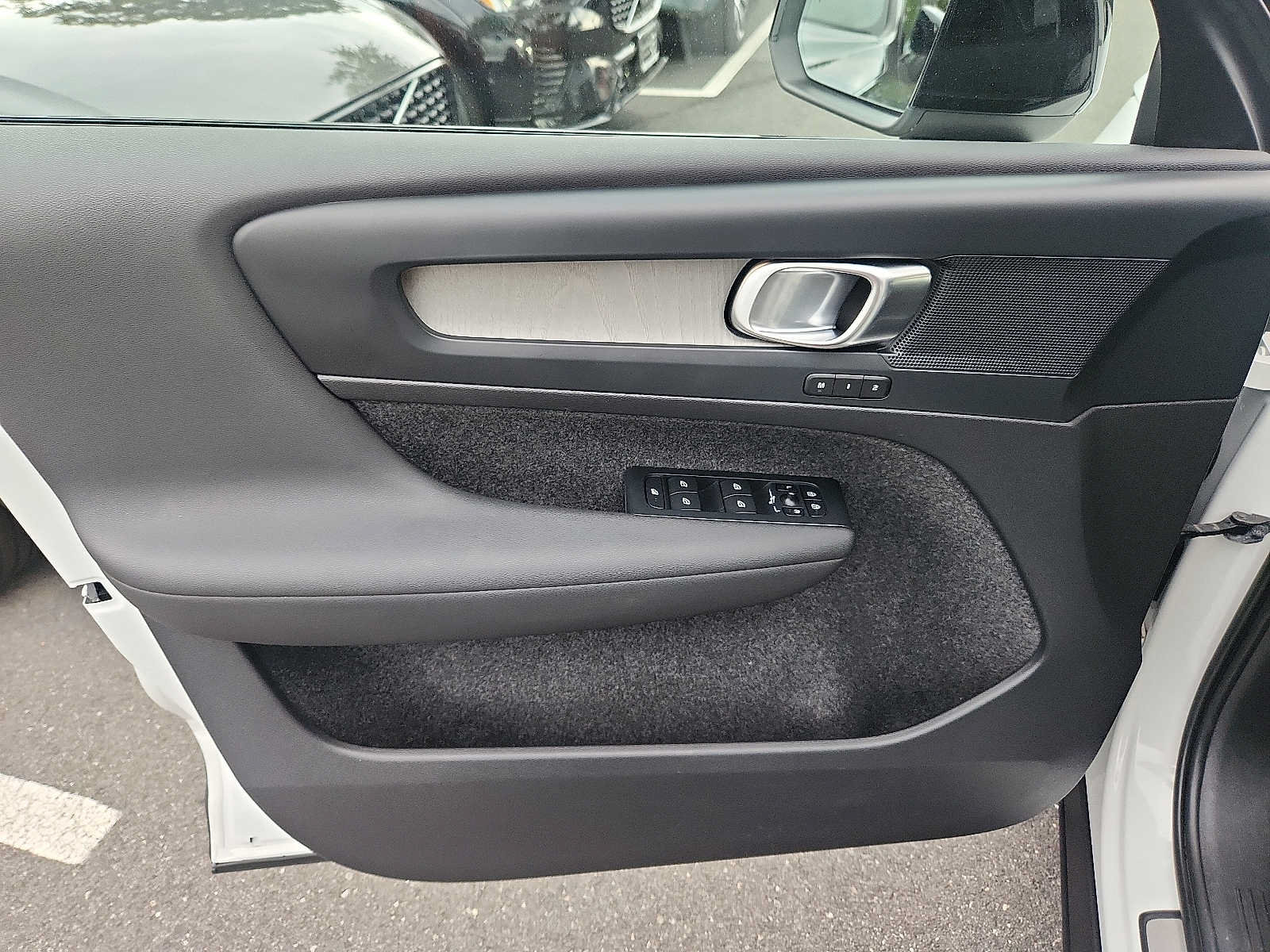 Used 2023 Volvo XC40 B5 Plus w/ Driver Assist Package AWD/4WD image 11