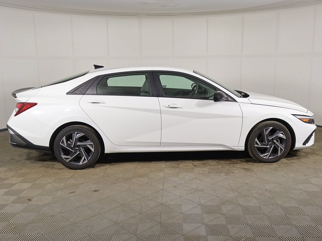 Certified 2025 Hyundai Elantra Sport FWD image 13