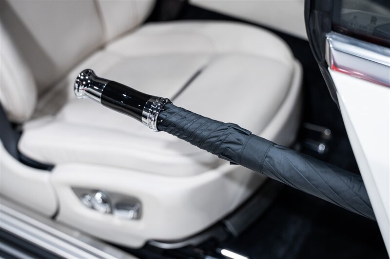 Used 2016 Rolls-Royce Wraith RWD image 31