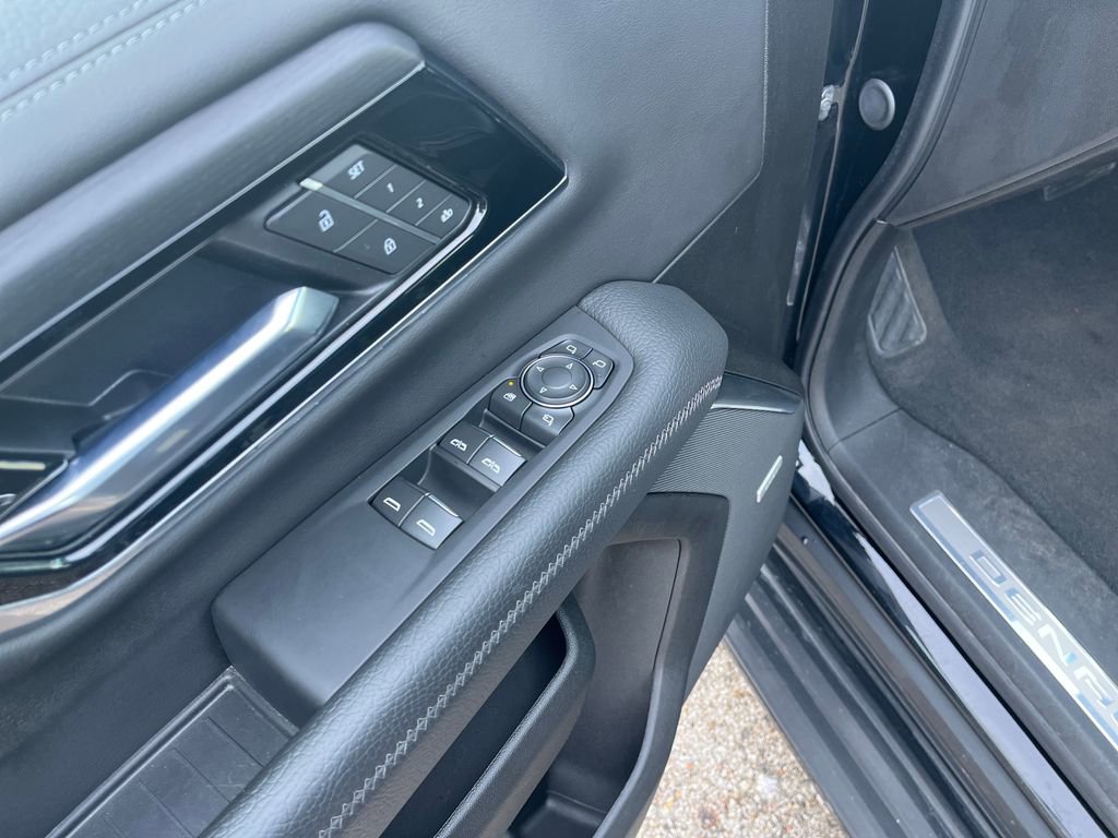 Used 2025 GMC Yukon Denali image 13