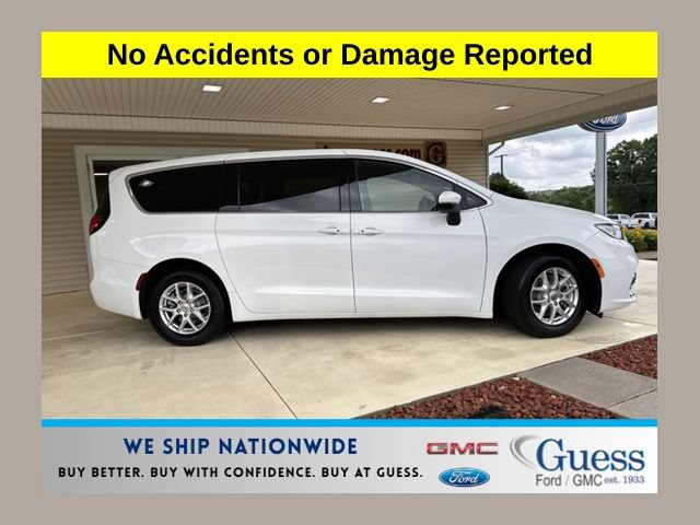 Used 2023 Chrysler Pacifica Touring FWD image 1