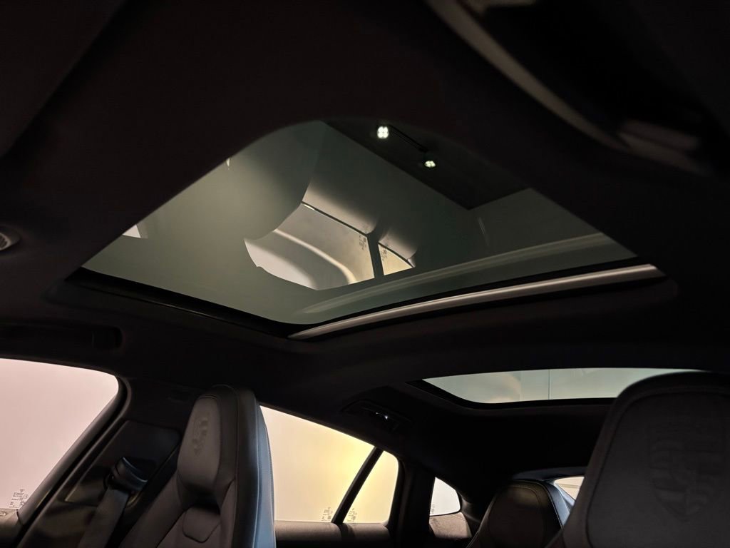 Used 2026 Porsche Panamera image 28
