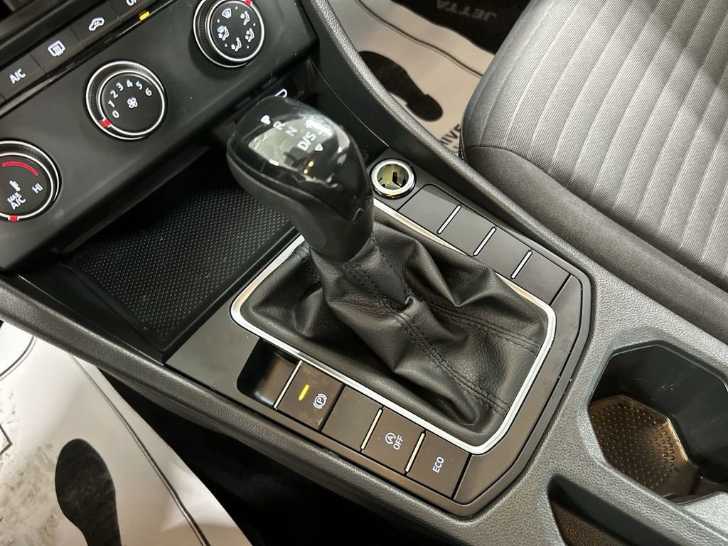 Certified 2023 Volkswagen Jetta S FWD image 17
