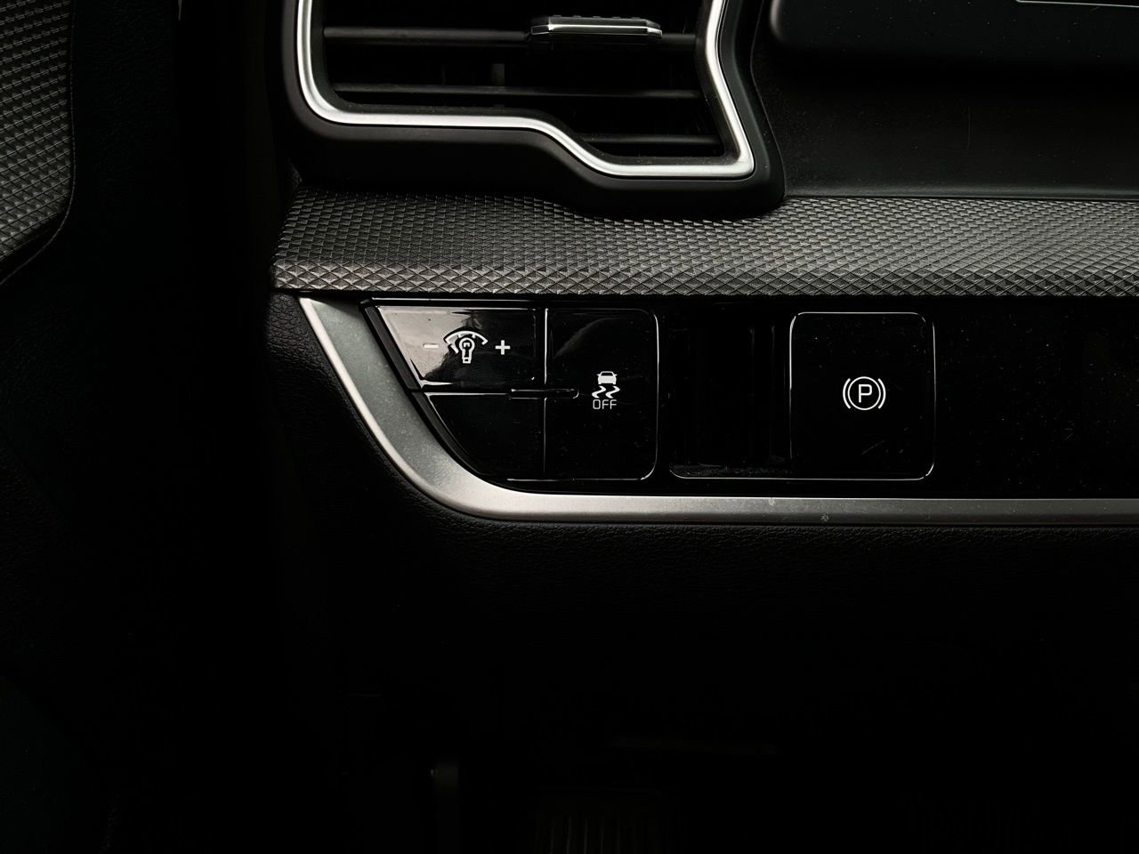 Used 2025 Kia Sportage LX image 20