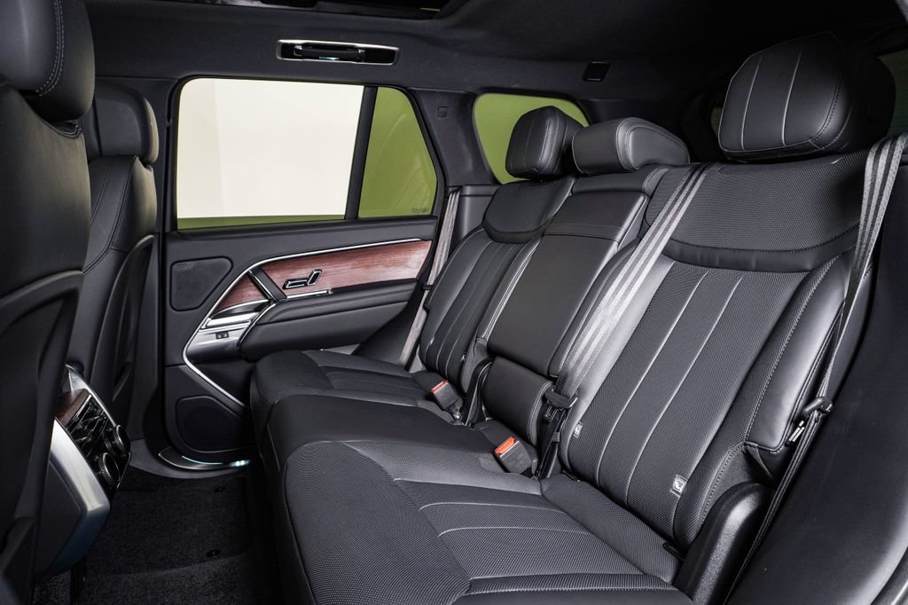Used 2025 Land Rover Range Rover SE AWD/4WD image 17