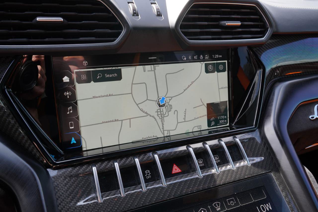 Used 2022 Lamborghini Urus AWD/4WD image 38