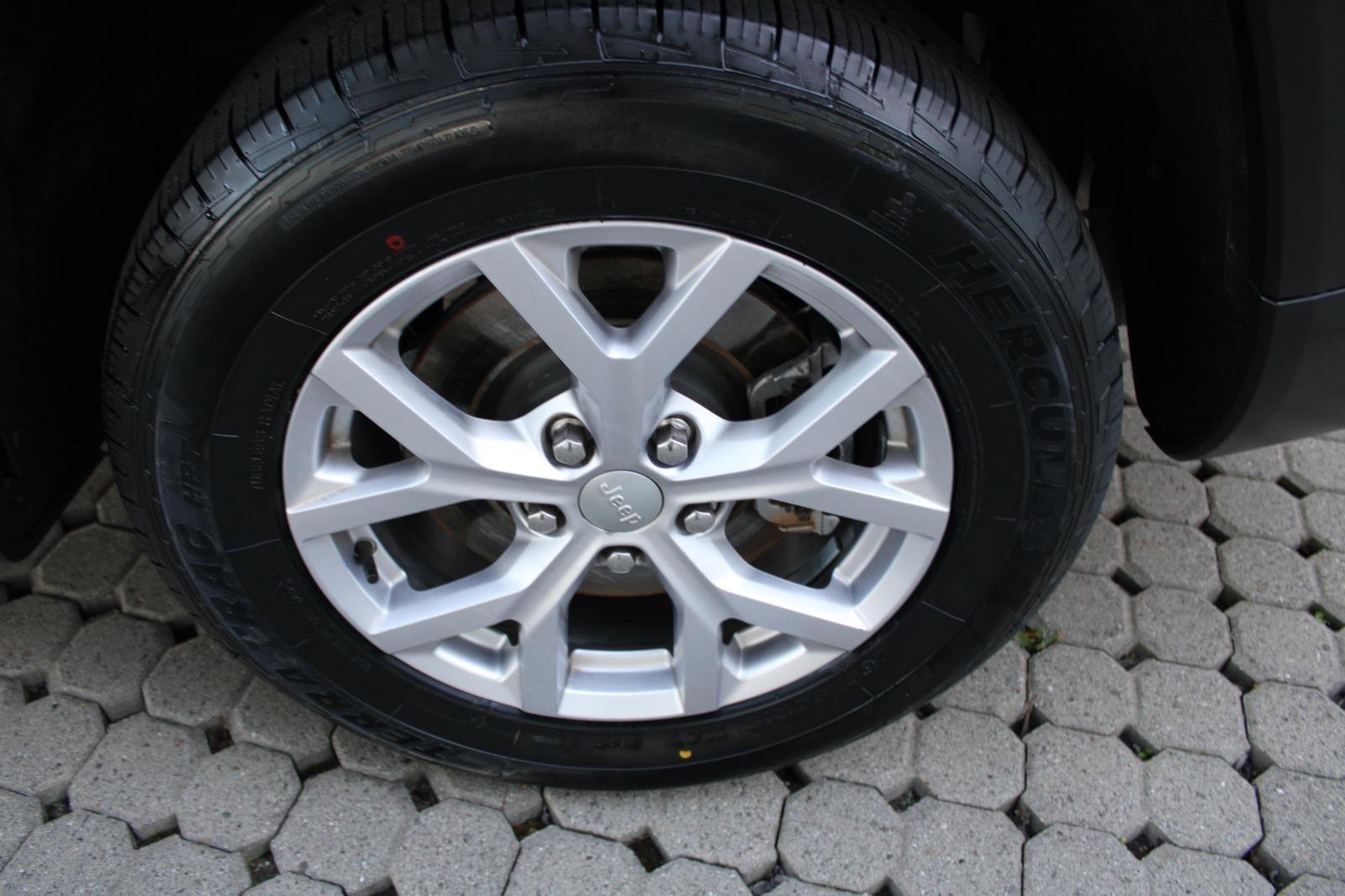 Used 2021 Jeep Grand Cherokee L Limited image 11