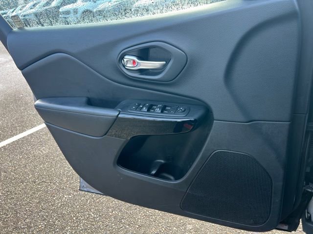 Used 2020 Jeep Cherokee Latitude Plus image 18