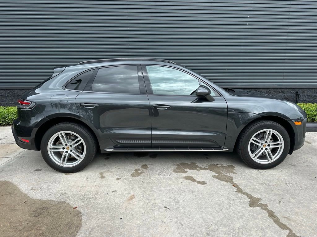Certified 2025 Porsche Macan image 10