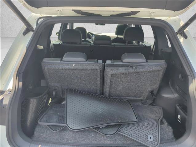 Used 2022 Volkswagen Tiguan SE R-Line FWD image 13
