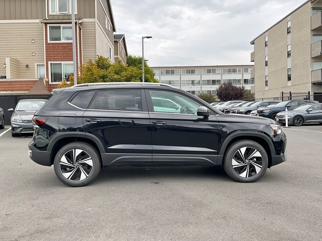 New 2025 Volkswagen Taos SE image 8