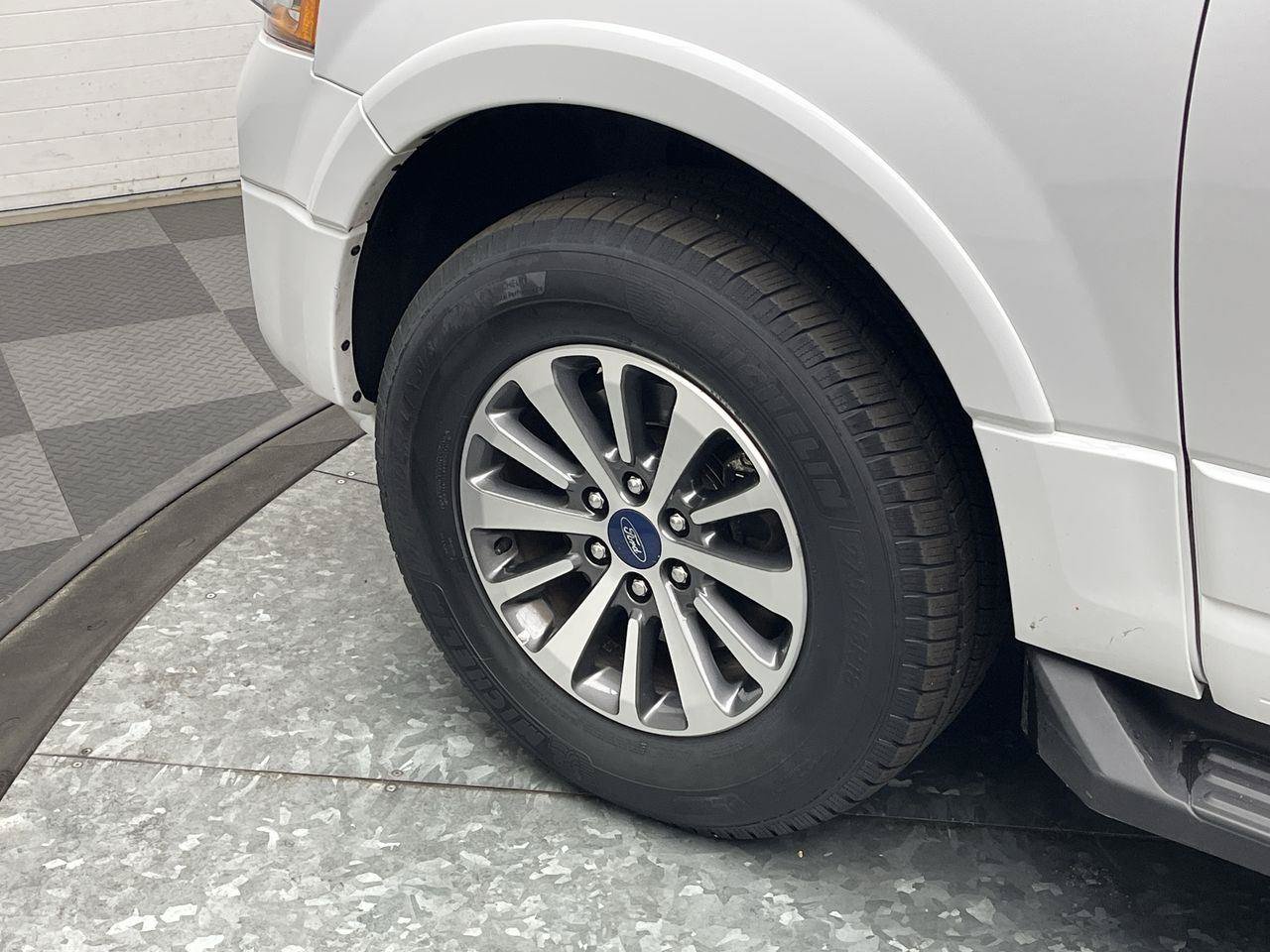 Used 2017 Ford Expedition XLT AWD/4WD image 32